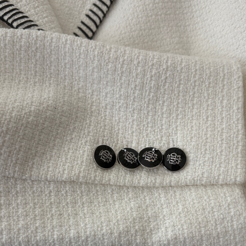 Elie Tahari Cream Blazer with Black Stitching - Picture 5 of 5